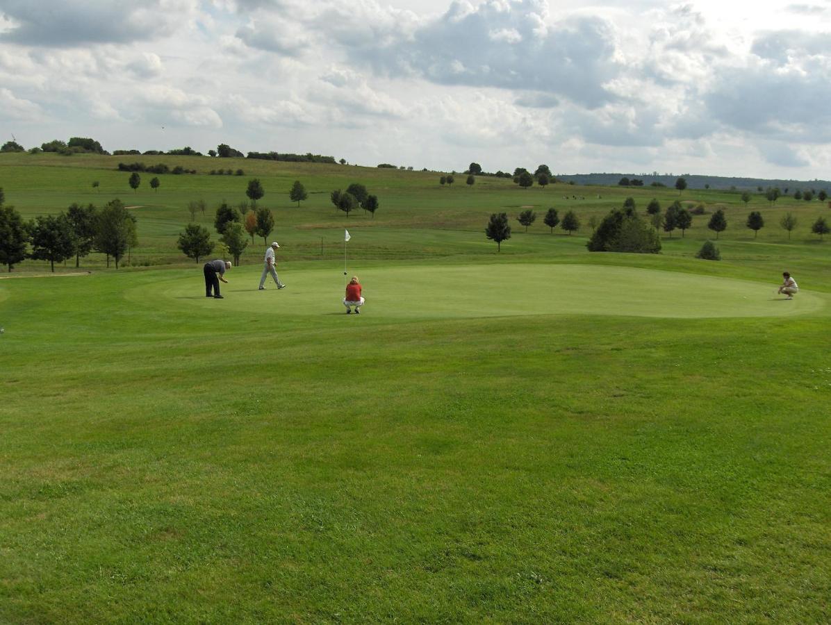 Apartments Golfpark Schlossgut Sickendorf Lauterbach Exterior foto